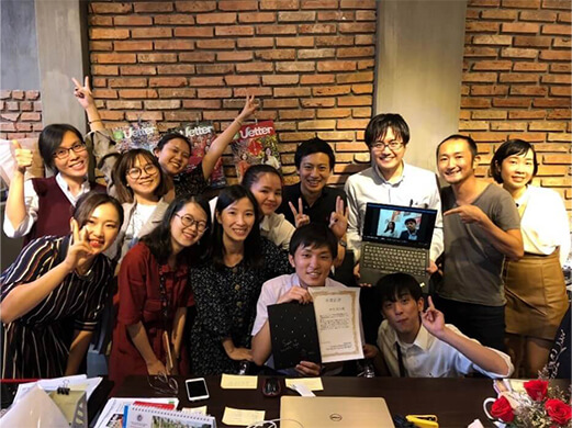 三好さんのオフィスでは、ベトナム人スタッフ、インドネシア人スタッフが一緒になって、日本人向けに現地の情報を発信するメディアを運営している。